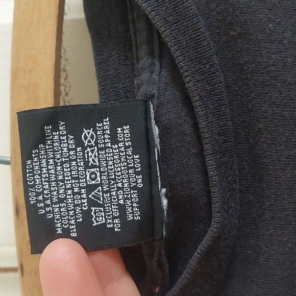 Vintage Johnny Cash "Man in Black" tee - Picture 3 of 6